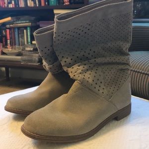 EUC Toms Serra boots